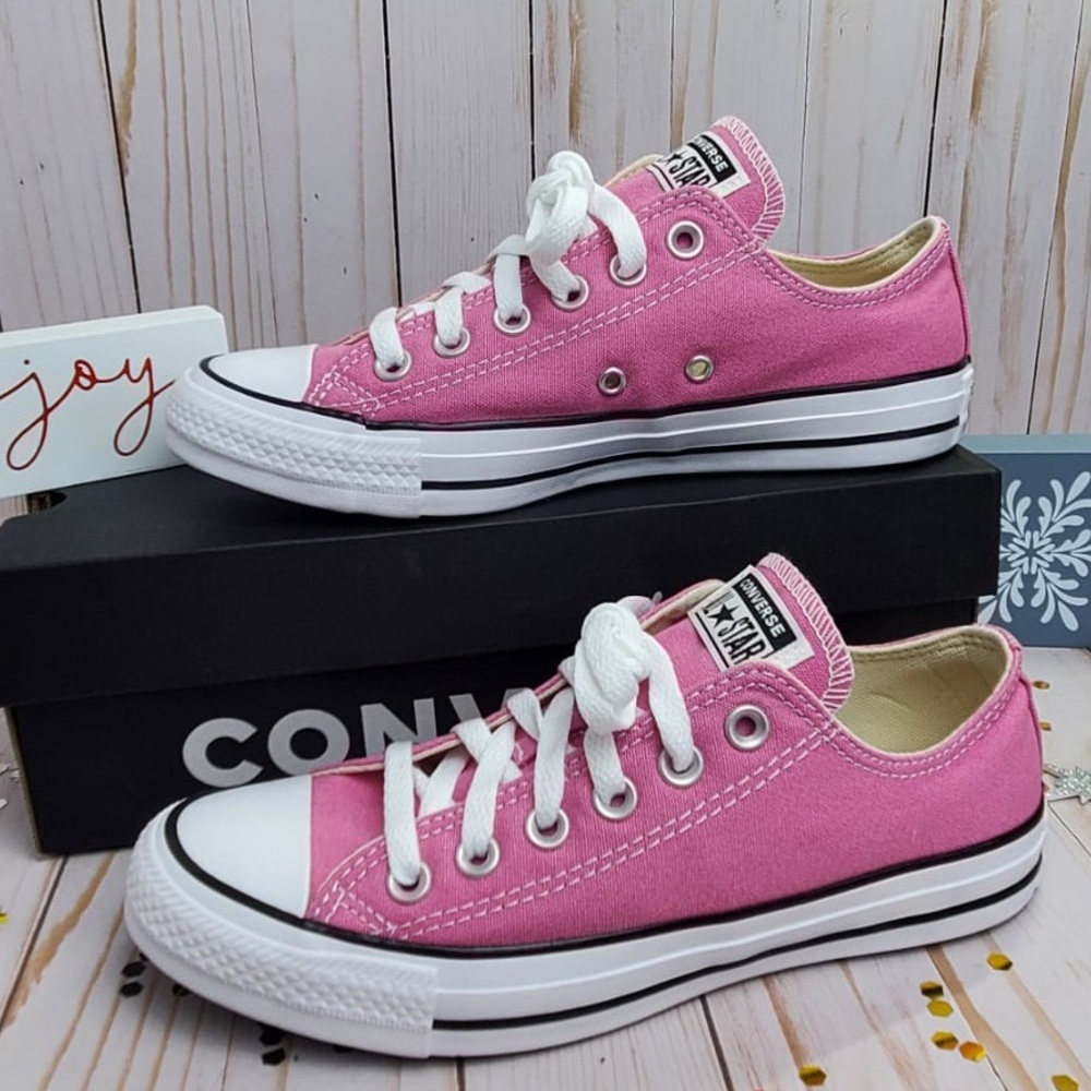 Chuck Taylor All Star Low Top Color Pink- Magic Flamingo Lace up style